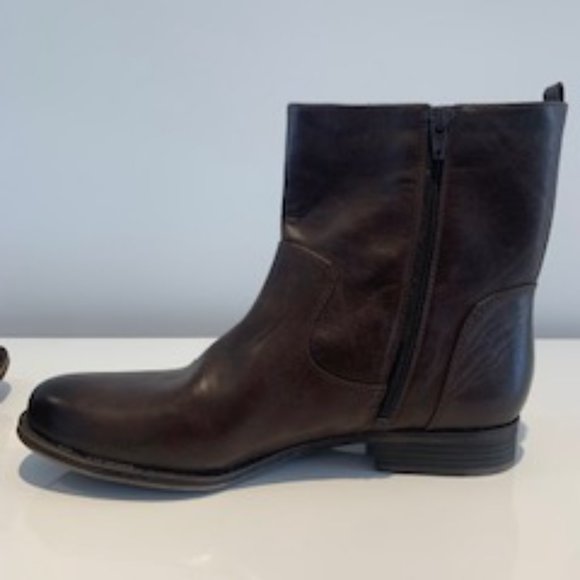 Fashionable leather brown bootie Naturalizer - 11 Wide - Picture 3 of 4